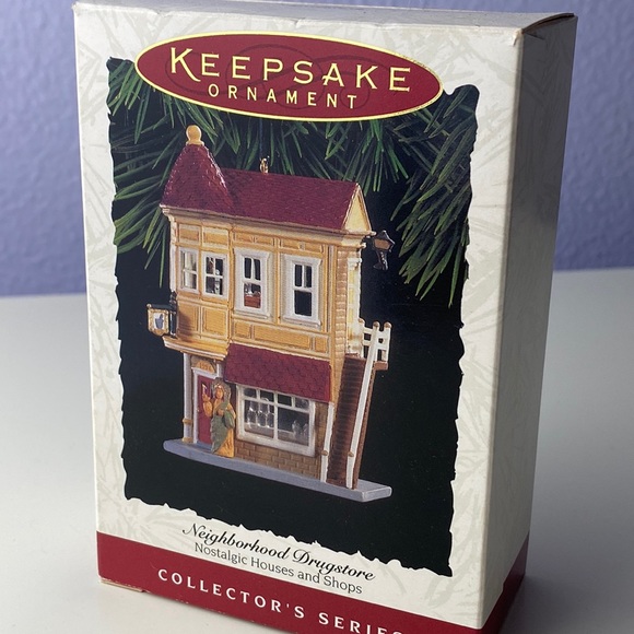 1994 Hallmark Collectible 1994 Nostalgic Houses & Shops 11th Drugstore - Picture 3 of 12